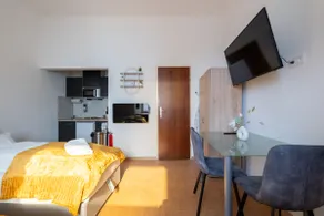 Quiet Studio - 2 Single Beds - Central - Netflix - Image 5