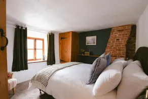 Cosy Cotswold Cottage | Sunny Garden & Log Burner. - Image 3
