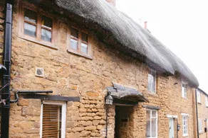 Cosy Cotswold Cottage | Sunny Garden & Log Burner. - Image 2