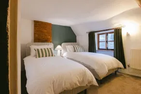 Cosy Cotswold Cottage | Sunny Garden & Log Burner. - Image 4