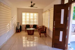 Spacious Fully Furnished 3BHK Home: Prime Location - Image 5