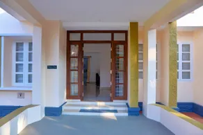 Spacious Fully Furnished 3BHK Home: Prime Location - Image 3