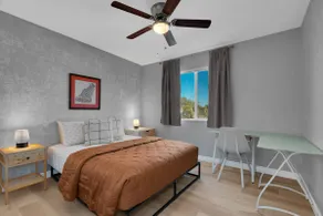 Modern 3BR House w/ Fast WiFi & Large Back Yard! - Image 4