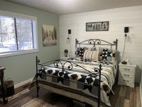 Sandi's Pineview-Acre Cabin - Image 2
