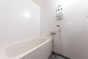 Spacious for families | Free parking, with terrace | About 1 hour by car to Disney | Maximum 6 people - Image 4