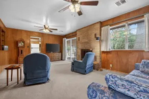 Cozy home centrally located. - Image 2