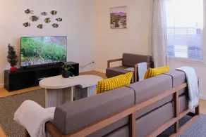 Modern & Cozy - Convenient to WFU, Reynolda - Image 2