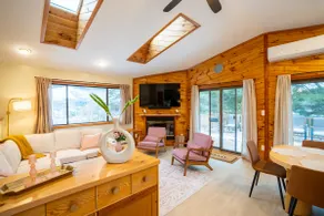Lakeside Lodge Escape with Private Pool - Image 3