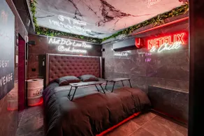 LoveRoom Golden Night - Image 3