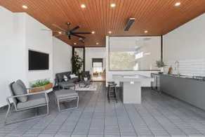 Step to Adelaide Oval & CBD|Luxe City-Edge Oasis - Image 4