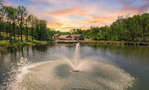Peaceful Lakeside Studio | Fast WiFi & Great WFH - Image 4
