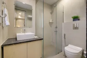 Stylish Luxury 1BHK w/ Balcony | Prime DLF Phase 3 - Image 3