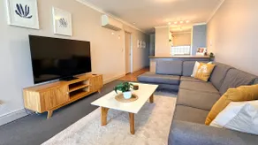 Beachfront Getaway • 180° Oceanview • 1m to cafés - Image 5