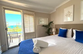 Beachfront Getaway • 180° Oceanview • 1m to cafés - Image 4