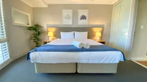 Beachfront Getaway • 180° Oceanview • 1m to cafés - Image 3