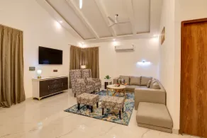 Farm W/Pool & Lawn| Near 150 Mall - Image 2