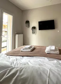 Central Luxury Flat by Voula Square - Image 5