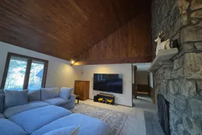 Lake Wallenpaupack/Poconos retreat w hot tub/slip - Image 5