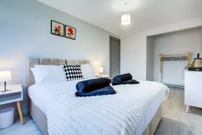 Modern 2 Bed in High Wycombe by ARP Homes, Ideal for Families or Business, Free Parking - Image 2