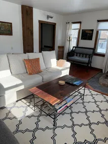Charming duplex townhouse with modern amenities - Image 2