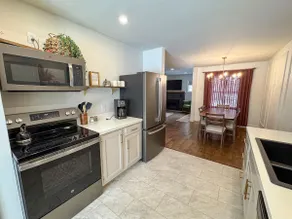 Modern House Near Downtown w/EV Charger & King Bed - Image 3