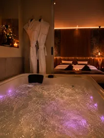 Romantic Hot Tub, Home Cinema, and Secret Room - Image 3