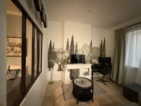 Charming 2-room apartment in the city center - Image 2
