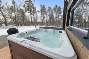 NEW Modern Barrel Getaway HOT TUB & Game Room - Image 4