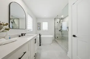 Lake Simcoe 5BR 4BA Sleeps 12 | Heated Shop - Image 4
