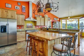 Countryside home with hot tub, Close to UO & town - Image 4
