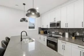 10 Minutes To Downtown 3 Bed 2.5 Bath Town House - Image 3