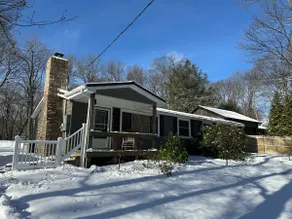 Mountain Top Getaway with hot tub. - Image 4