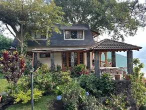 Cottage with a view of Lake Atitlán - Image 3