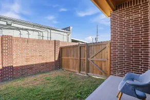SW Houston 2BR | Two Kings, Desks, Fenced Yard - Image 5