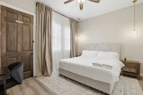 SW Houston 2BR | Two Kings, Desks, Fenced Yard - Image 3