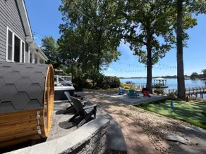 New! Lakefront-Sleeps 14-Hot Tub-Putting Green - Image 3