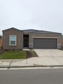 New build 3BR Home • Luxury Bedding, Close 2 Shops - Image 3