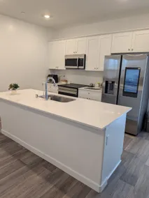 New build 3BR Home • Luxury Bedding, Close 2 Shops - Image 4