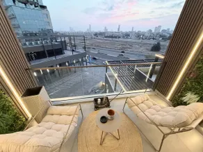 Luxury studio with a balcony overlooking Prince Sultan Street - Image 2