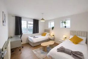 3 Bed Home, Parking For 3 & Close to M4 - Image 5