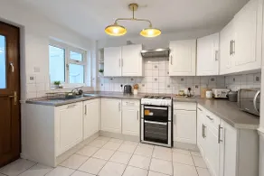 3 Bed Home, Parking For 3 & Close to M4 - Image 4