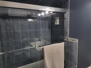 Deluxe unit with 3 beds - Image 3