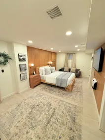 Modern Pet -Friendly Retreat Near Hofstra - Image 5
