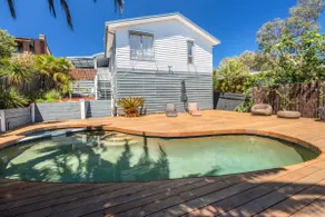 Foreshore Haven - Poolside Comfort near Rye Beach - Image 2