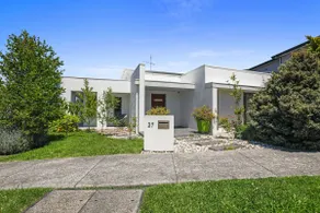 Coastal Retreat Apollo Bay - with solar heated swim spa - Image 2