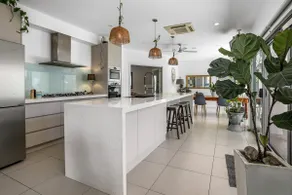 Coastal Retreat Apollo Bay - with solar heated swim spa - Image 3