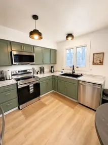 Renovated Midtown Stay | Near Airport - Image 2