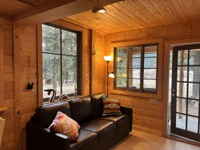 Rustic cabin at Philips Lake - Image 2