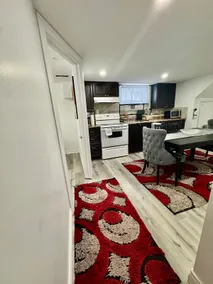 Relaxing suite by Lake Ontario - Image 4
