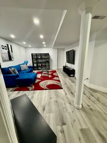Relaxing suite by Lake Ontario - Image 5